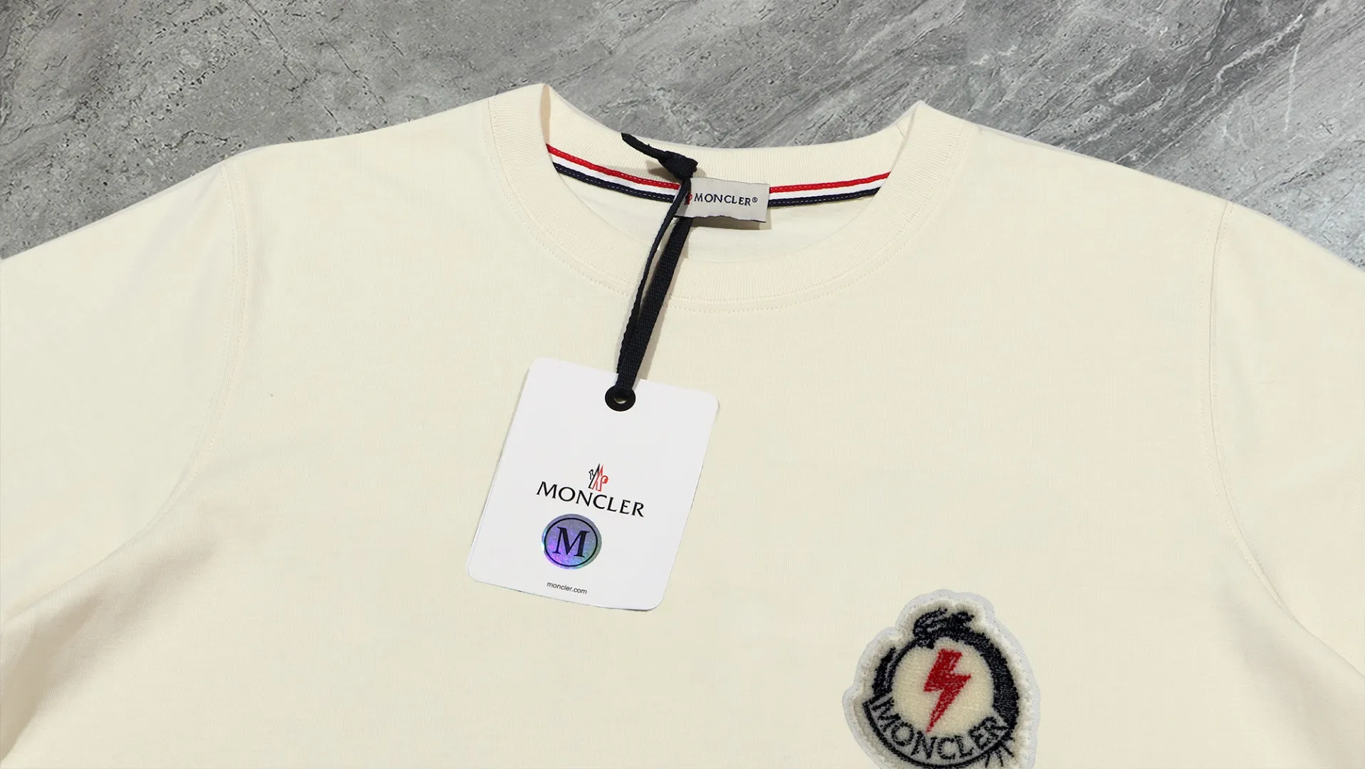 【 In Stock】 〖 𝐌𝐎𝐍𝐂𝐋𝐄𝐑~ 〗 440g ， 😎 ， ， Factory 2025 T ， ， Premium LOGO， Same Style ：Black White Size：S M L XL 2XL